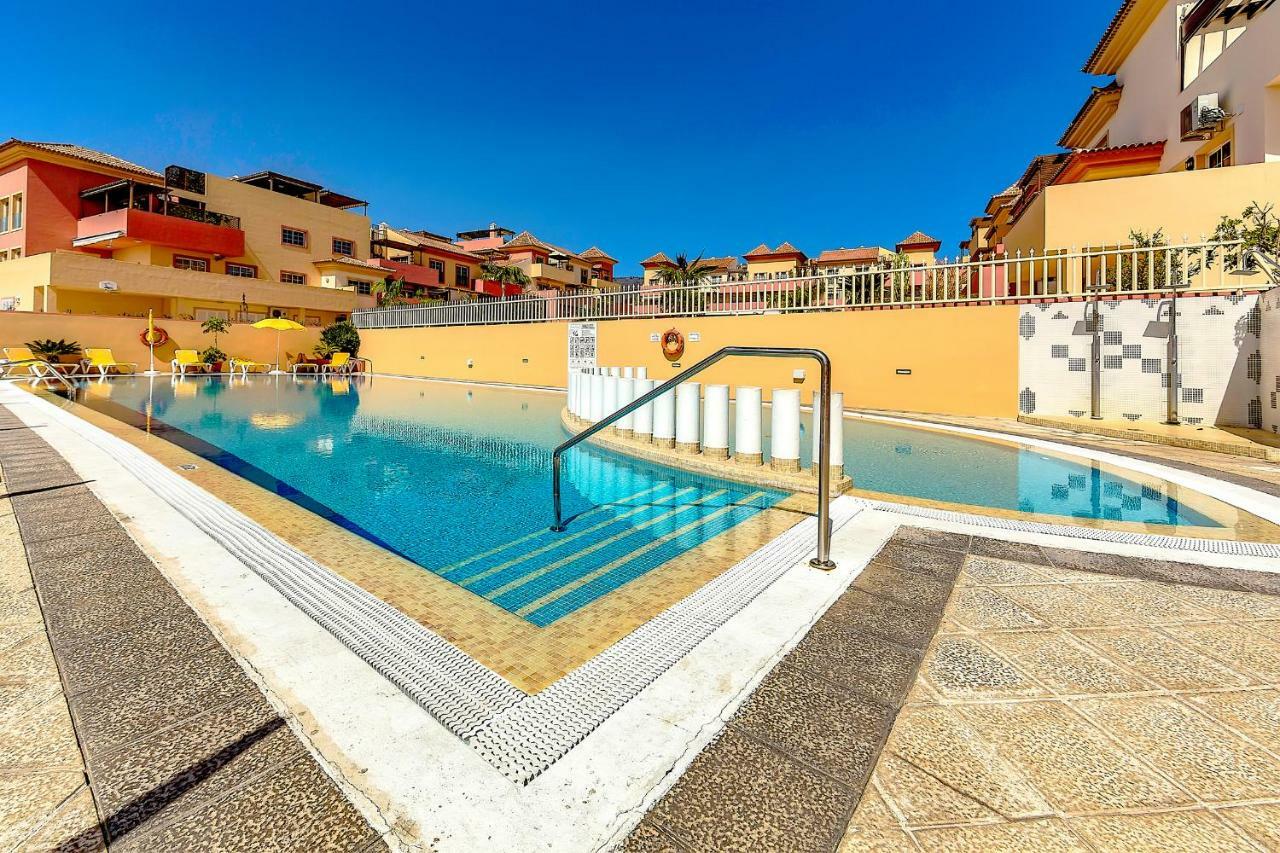 Apartment With Large Terrace In Terrazas Del Duque Адехе Екстериор снимка
